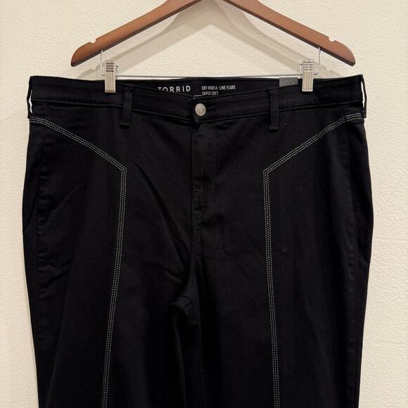 NWT Torrid Women’s 20T Sky High A- Line Flare Super Soft Jeans Black Plus Size0 - Picture 4 of 9